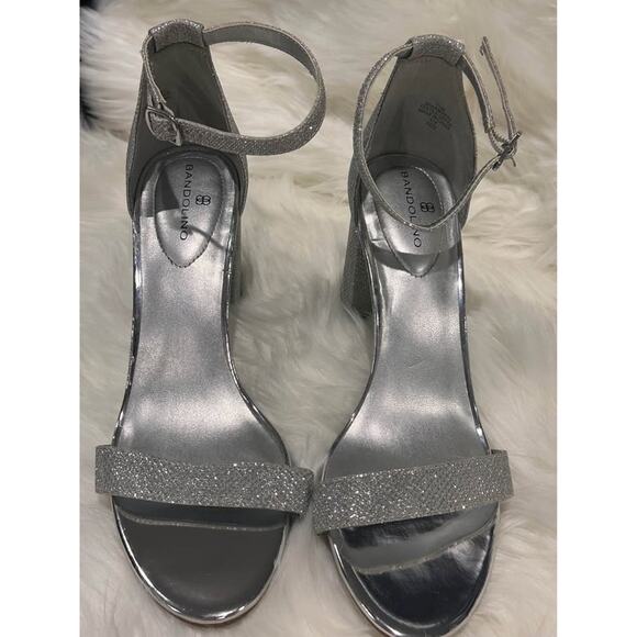 Bandolino Silver Shimmer Block Heel Sandals Size 7.5 - Picture 2 of 8
